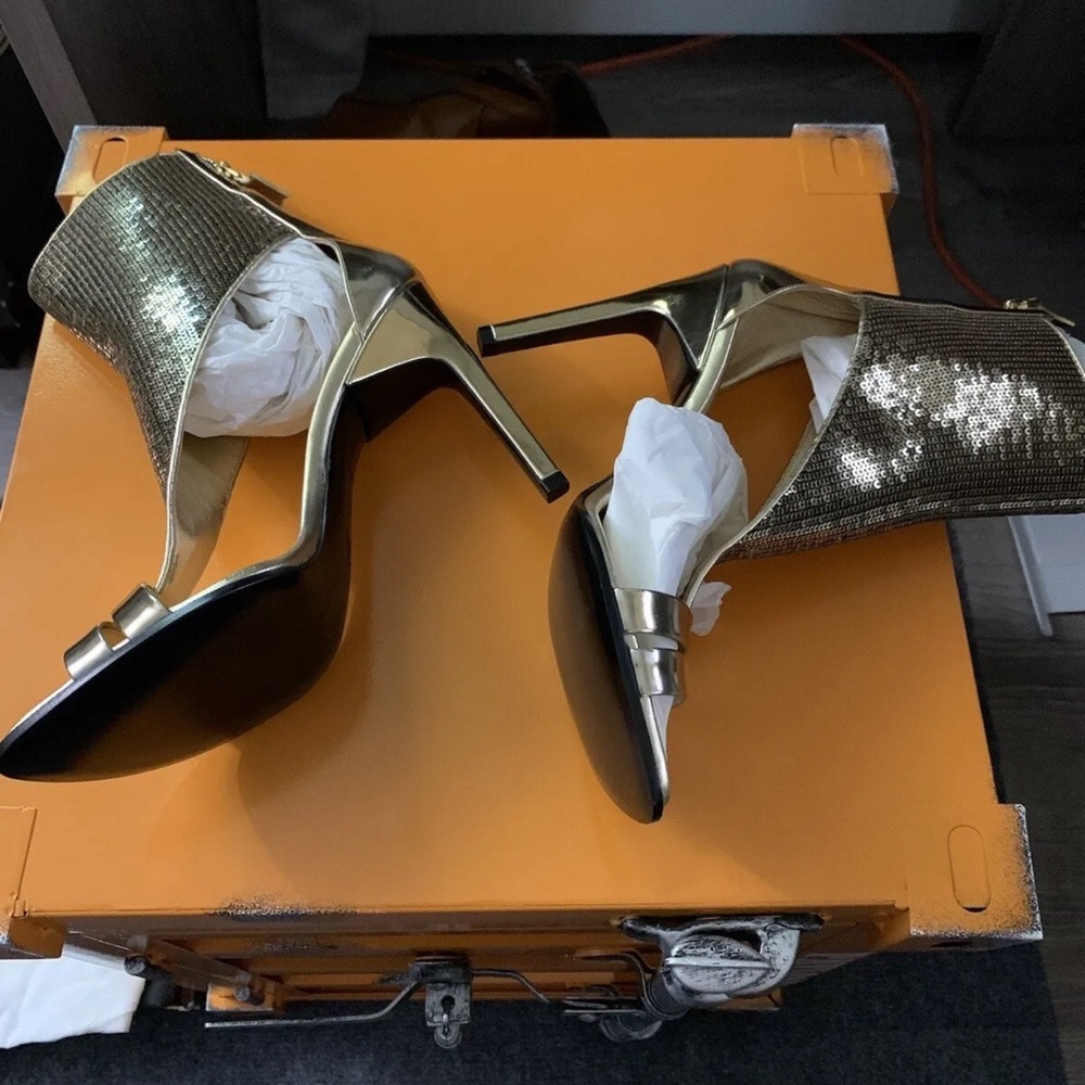 New (2019) Women’s Louis Vuitton LV Blossum Iconic Sandal 1A4VHT